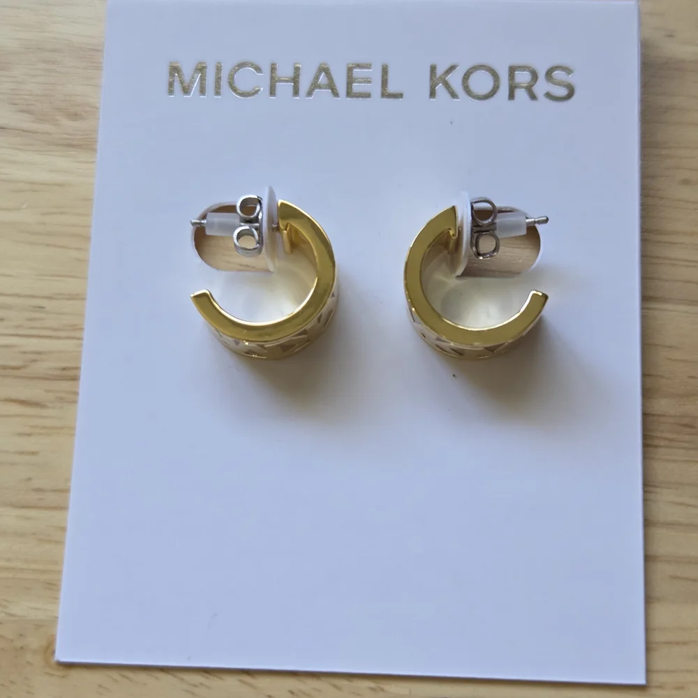 New Michael Kors Gold Hoop Earrings Gold-tone - Picture 4 of 6